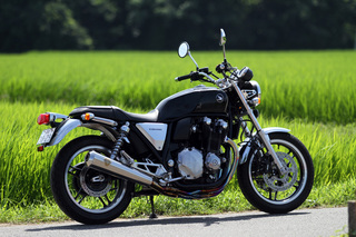 CB1100_002_2.jpg